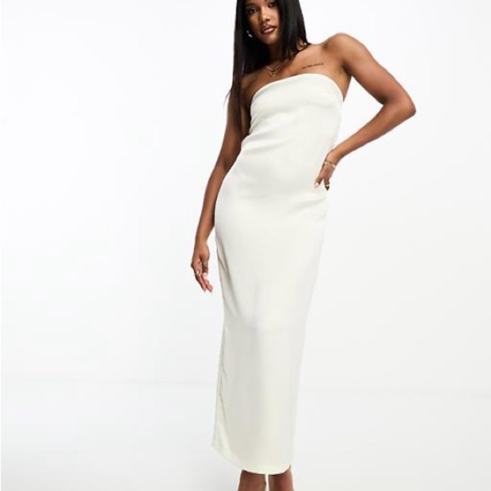 Elegant kaiia satin bandeau maxi dress in cream. Ordered same dress in 2 sizes